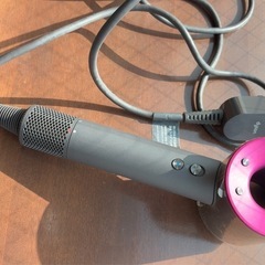 （ダイソン Dyson Dyson Supersonic ヘアードライヤー アイアン/フューシャ美品）の画像