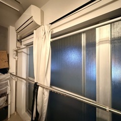 突っ張り　物干しと物干し竿2本の画像