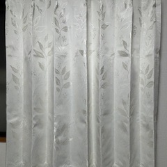 ニトリ　カーテン　アイボリー　100×110 2枚組の画像