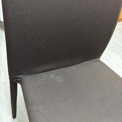 机と椅子のセットの画像