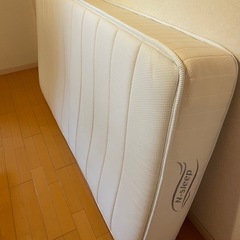 ソファ、ニトリマットレスの画像