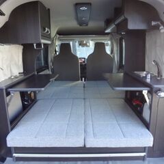 平成２８年式　エブリイＯＥＭ　ＮＶ１００クリッパー　エマージェンシーブレーキパッケージ　キャンピング仕様　ミニチュアクルーズ　ナビ・ＴＶ・キーレス・オーバーヘッドコンソール付き　車検２年付きの画像