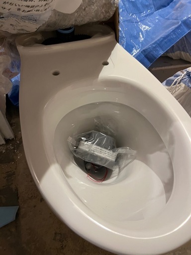 新品・未使用　　リクシル・イナックス　トイレ