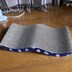 猫グッズ・キャットタワー・自動エサやり器・爪研ぎの3点まとめセット☆の画像