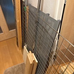 DIY木材、ワイヤー、すのこ、スチールラック用ハンガーポール、電源付き板の画像