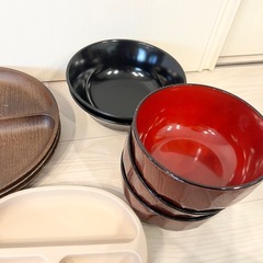 割ない食器の画像