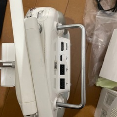 DJIドローン phantom4pro ATTIモードも可能、講習用や練習にも！コントローラHDMI出力できる改良パーツ付き　ケース他おまけ付きの画像