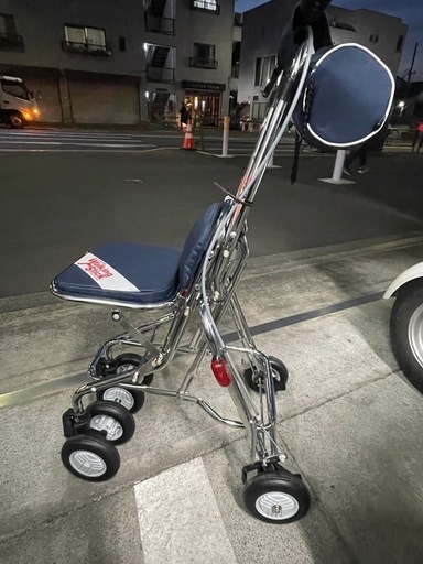 期間限定値下げ‼️軽量‼️折り畳み‼️シルバーカー
