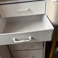 ほぼ新品　5段カラーボックスホワイトの画像