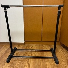 ハンガーラックの画像