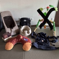 お届け可能！<UNIQLO ユニクロ　ロンパース　肌着などおまけで多数追加>ベビー　キッズ　おもちゃ　バウンサー　メリー　エルゴ　抱っこ紐　テーブルチェア　まとめ売りの画像