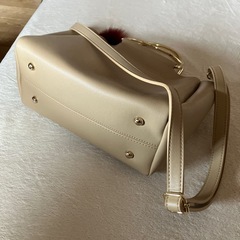 ⭕️使用数回★ファーのチャーム付ショルダーバッグの画像