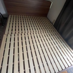 クイーンサイズベッドフレーム
の画像