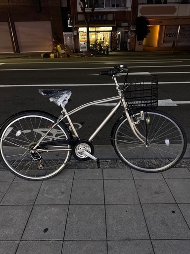 ロードバイクのようなフレームのシティーサイクル。18段変速付き。タイヤ、チェーンなどあちこち新品に交換してるので、買って以降すぐに修理