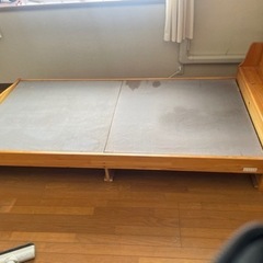 インドネシア製シングルベッドの画像