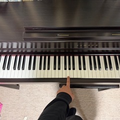 YAMAHA 電子ピアノ CLP-545R（2016年製）椅子付き ※一部キー音大きめの画像