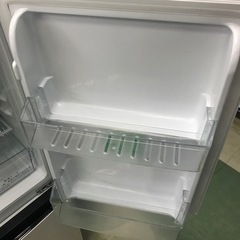 ジャングルジャングル貝塚店　冷蔵庫　ハイセンス　2021年製　白　ホワイト　右開き　2ドア　154L 冷凍冷蔵庫　低温ケース　耐熱トップテーブル　アラーム　強化ガラス棚　ファン式　自動霜取り　ノンフロン　静音　LED  中古　リサイクル　貝塚市　二色浜の画像