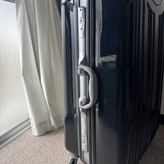 大型スーツケースの画像