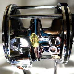 中古美品　トローリング　クエ　 ペンリール　 セネター12/0の画像