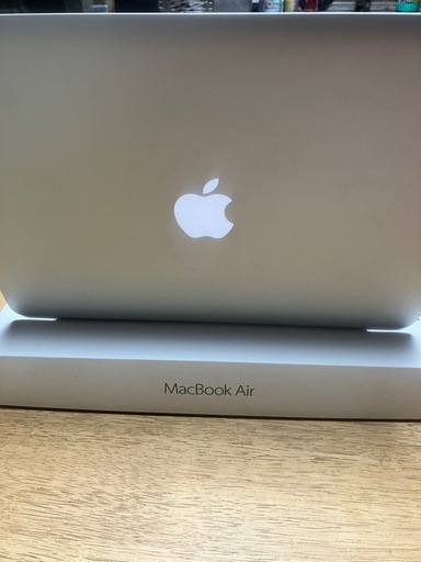 MacBook air   箱付き　　使用時間少　りんご光ります