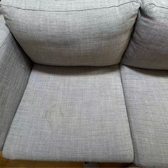 イケア2人掛けソファの画像