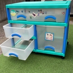 おもちゃ箱キャスター付きの画像