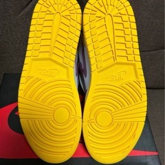 新品未使用　ナイキ　エアジョーダン1  ユニバーシティーゴールドの画像