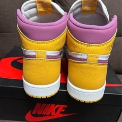 新品未使用　ナイキ　エアジョーダン1  ユニバーシティーゴールドの画像