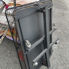 折りたたみ販売ワゴン　キャスター付きの画像