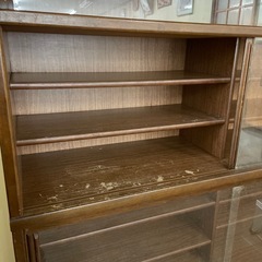 大型食器棚の画像