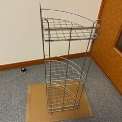 【取りに来ていただける方、お譲りします】コーナーラックの画像
