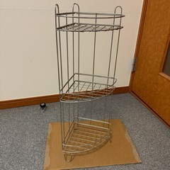 【取りに来ていただける方、お譲りします】コーナーラックの画像