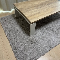 ローテーブル、カーペットの画像