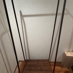 【4,000円・完成品】アイリスオーヤマ ハンガーラック（ブラック×ウォールナット）PI-B1の画像