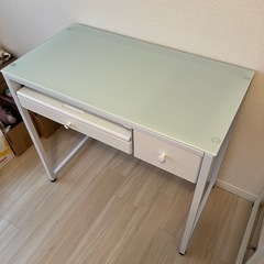 パソコンデスクの画像