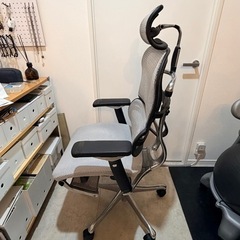 エルゴヒューマンプロ ホワイト オットマン付き 引き取り限定の画像