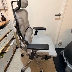 エルゴヒューマンプロ ホワイト オットマン付き 引き取り限定の画像