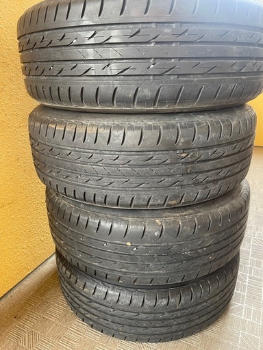 185/60r15のタイヤとアルミホイール