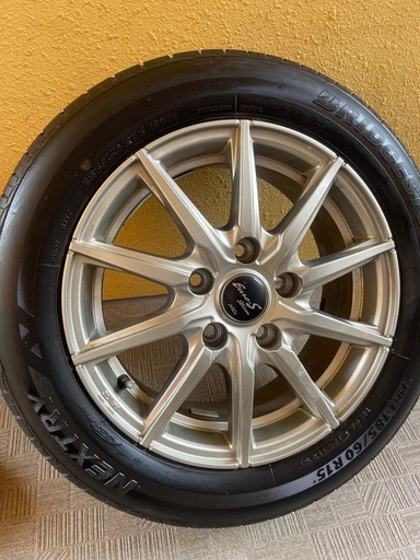 185/60r15のタイヤとアルミホイール
