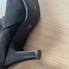 ファー付きスエード黒ブーツ 37の画像