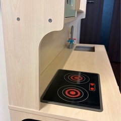 【無料/無人引渡】Classic World 木製おままごとキッチン（扉1箇所欠損・大型）の画像