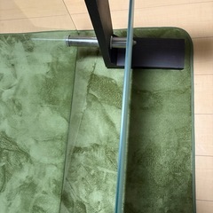 ガラステーブルの画像