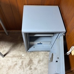 ★2月11日急募　値段交渉可　【旭川金庫】クマヒラ・オフィスセーフ金
庫   の画像