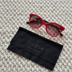 キッズ用 サングラス（VOGUE）ケース・クロス付き／使用感ありの画像