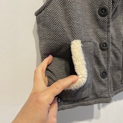 TICK TOCK ヘリンボーン ベビーベスト 90 もこもこの画像