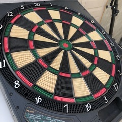 電子ダーツボード　脚付きの画像