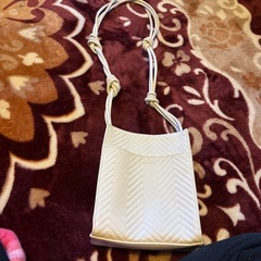 ショルダーバック白の画像