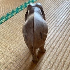 木彫りの象
の画像