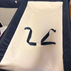 カトージ　ベビーベッド（おむつ替えテーブル付き）の画像