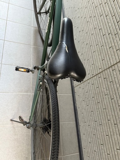 訳あり！タイヤチェーンカバー破損　後輪タイヤ新品！